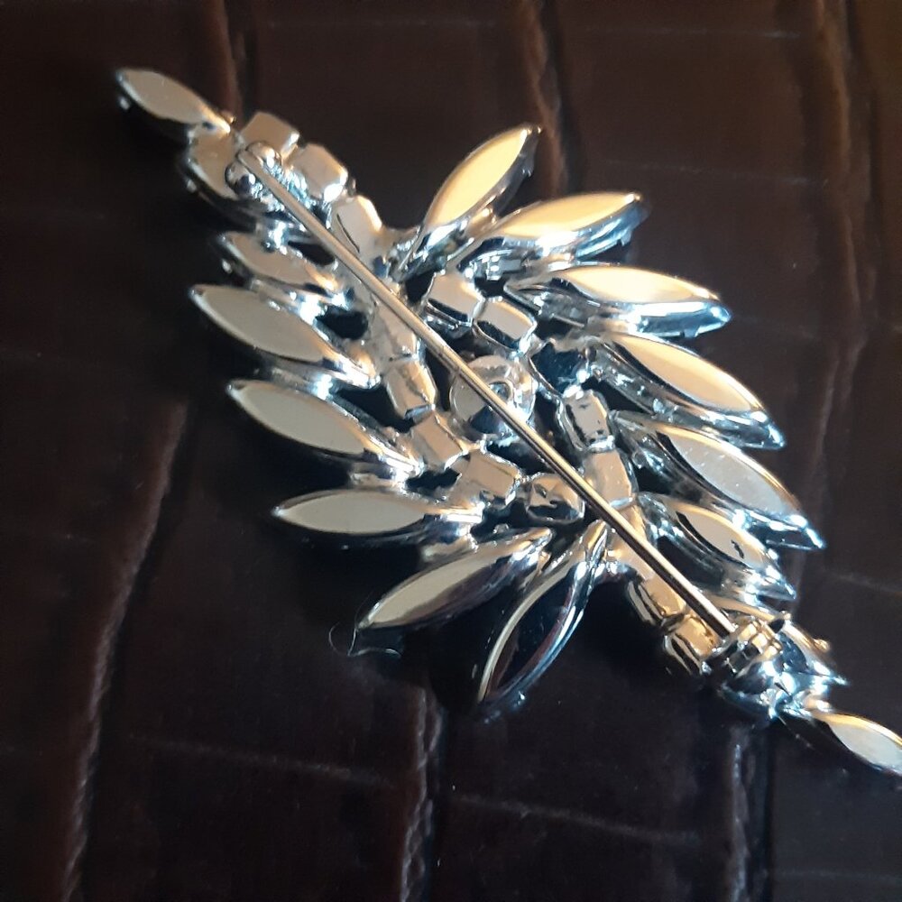 Vintage Clear Rhinestone Brooch Silver Tone Setting - Picture 3 of 8